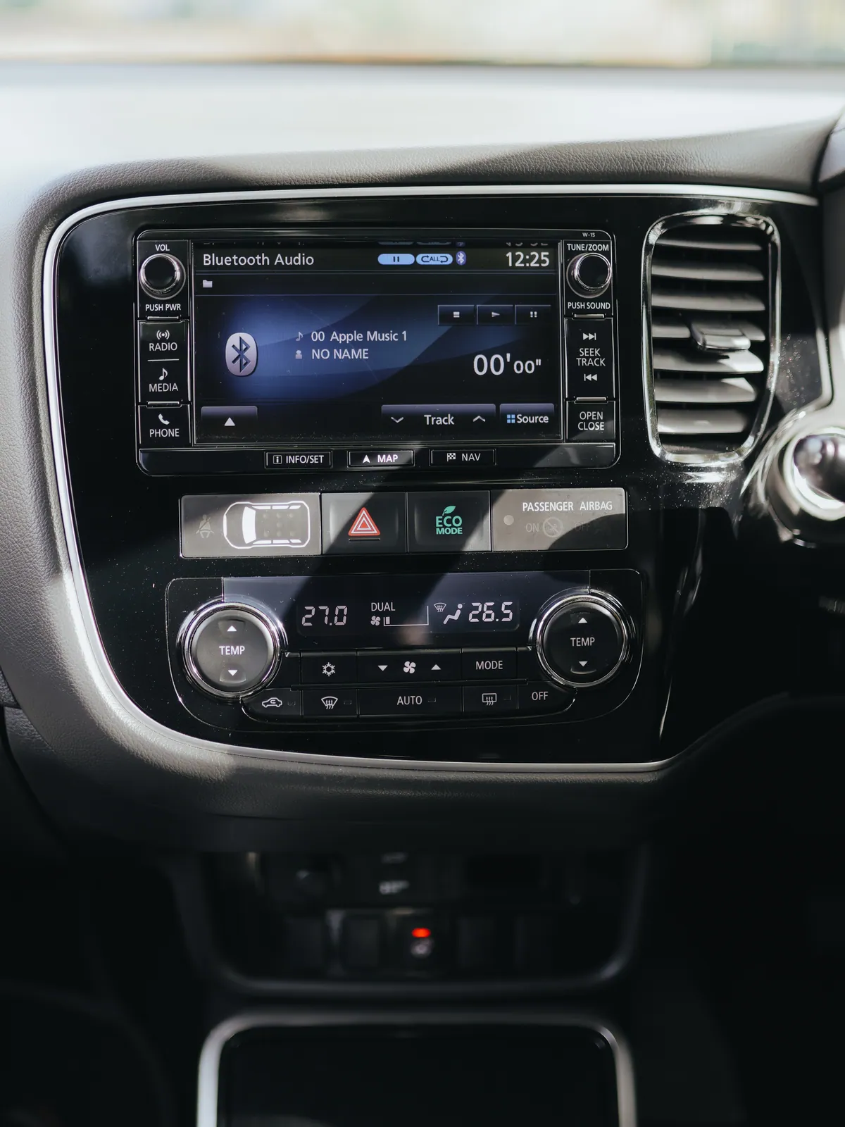 Mitsubishi Outlander GX4h PHEV 2015 – photo 6 of 10 – for sale at DMS Manchester